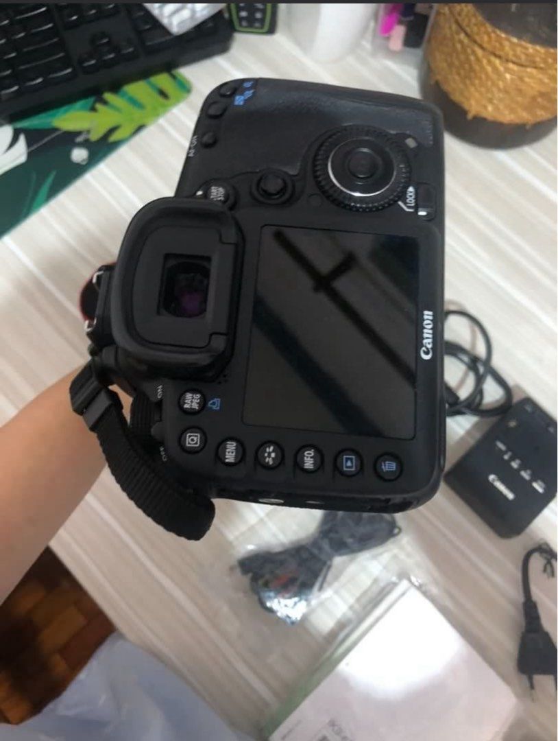 Canon EOS 7D DSLR Camera with Lens (Category: Cameras) located in Valenzuela. Submitted by lalam94 (Listing ID 1404590577, Image 2). Description: .