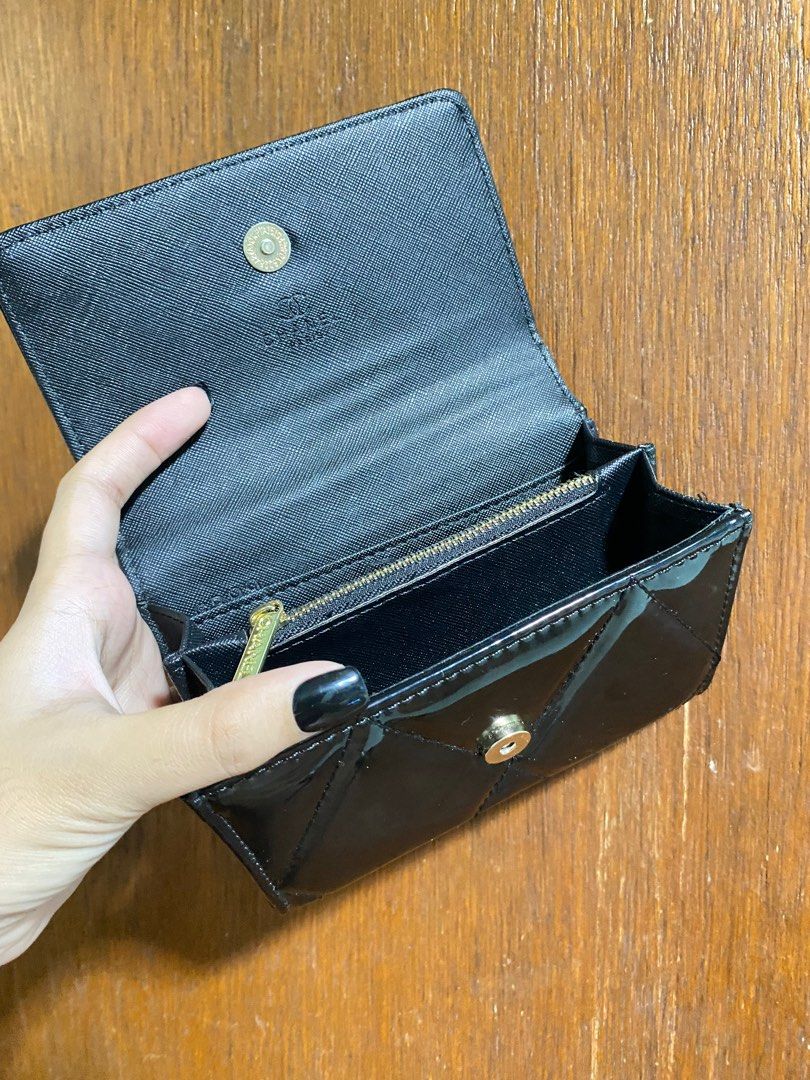 CC MEDIUM WALLET BLACK (Category: Wallets & Card holders) located in Manila. Submitted by missthrift___ (Listing ID 1404637474, Image 3). Description: - as is - no issues - no bakbak.