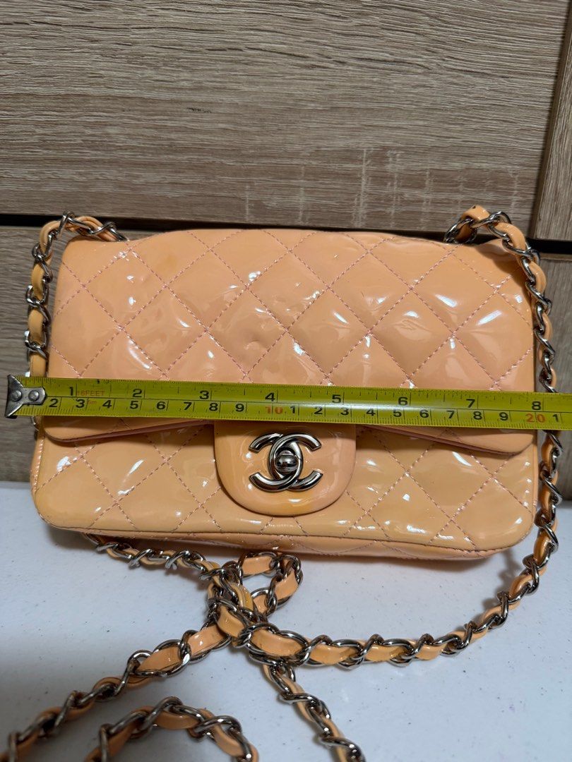 Chanel Mini Classic Flap Bag (Category: Luxury Bags & Wallets) located in Pasig City. Submitted by armoire_deluxe (Listing ID 1404664431, Image 2). Description: Pre💕 item. In good condition..