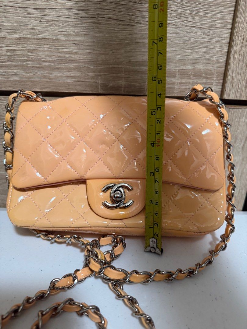 Chanel Mini Classic Flap Bag (Category: Luxury Bags & Wallets) located in Pasig City. Submitted by armoire_deluxe (Listing ID 1404664431, Image 3). Description: Pre💕 item. In good condition..