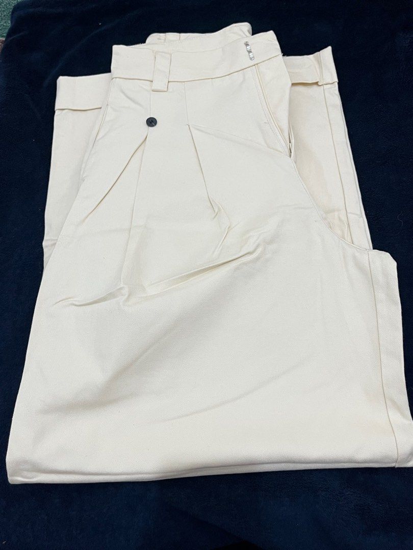 DAZY Cream Wide Leg Pants (Category: Other Bottoms) located in Cainta. Submitted by cblues (Listing ID 1404670447, Image 1). Description: - Dazy cream-colored wide-leg pants - Size S-M - Button and zipper closure - Pleats in the front, thick fabric - Used once, still in original packaging - Bought for 1,800 Cainta, Rizal.