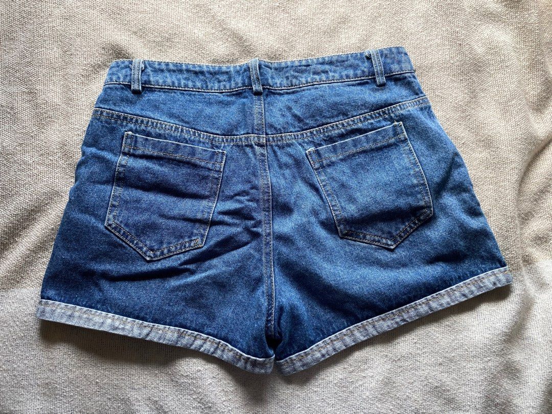 Denim Star Shorts 1 (Category: Shorts) located in Manila. Submitted by choshideclutter (Listing ID 1404592812, Image 3). Description: Condition: Used Brand: N/A Size on tag: M MOP: GCASH/UnionBank Transfer MOD: Lalamove, Grab Other notes: Small issue on one star Feel free to chat me if you have any questions or concerns! Thank you so much ❤️.