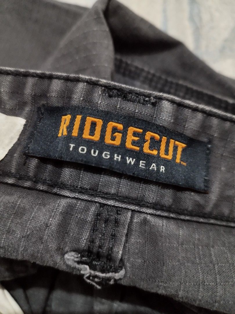 Double Knee Carpenter Pants (Category: Trousers) located in Ramon. Submitted by thefourthrift (Listing ID 1404640467, Image 2). Description: Gray Ridgecut Toughwear pants Issues: (Workwear) -Fading -Glue Stain -Stain -Pinhole Dimes: 38x42x9 300 Pesos PM FOR NEGOTIATIONS! .