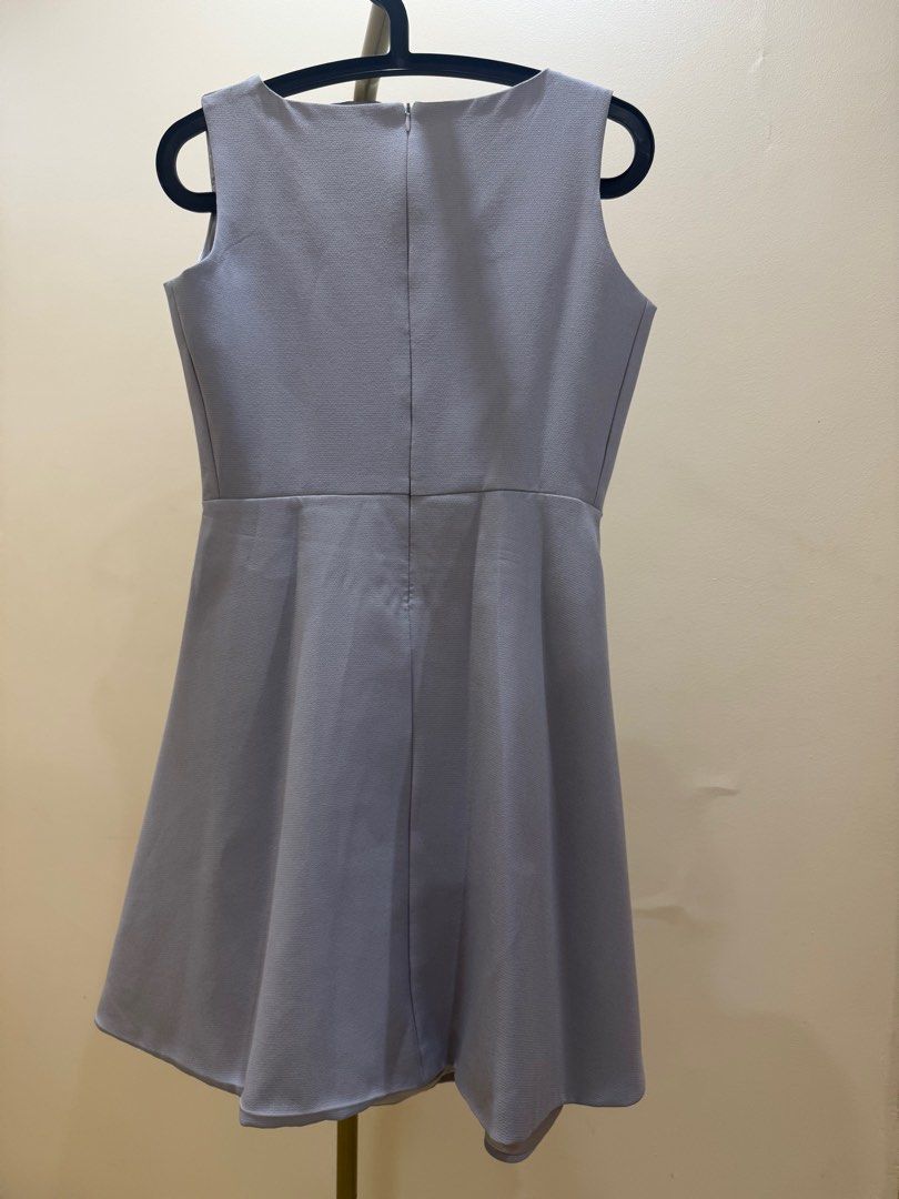 Dress Elan Gray Sleeveless (Category: Dresses) located in Taytay. Submitted by miley_kay (Listing ID 1404716918, Image 3). Description: Large on tag Size when laid flat: Bust 44cm, Waist 36cm, Length 88cm.