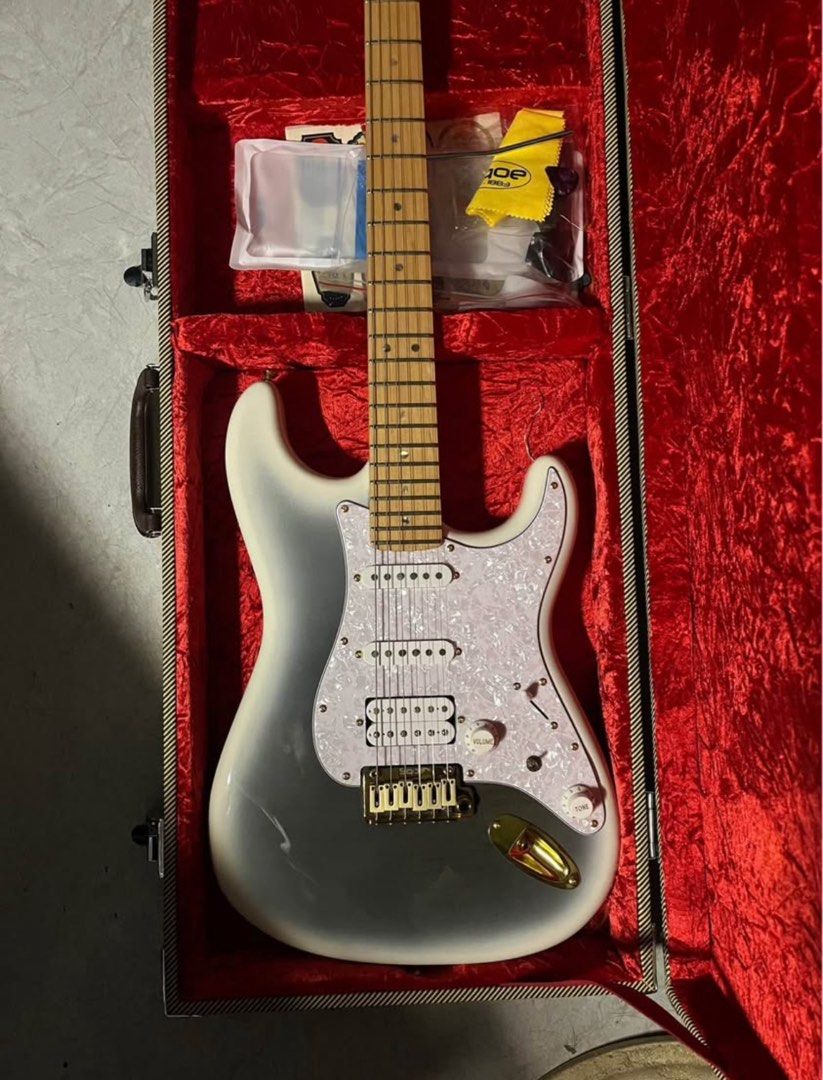 Electric Guitar (Stratocaster) (Category: Musical Instruments) located in Taguig. Submitted by justinepulido (Listing ID 1404681208, Image 2). Description: For sale: SQOE SEST900 (Electric Guitar) * Good as brand new (once lang nagamit for gig) * Fully Set Up * No issues * Aesthetic- 100% * Sound Quality- 100% - Free Strap, Cord, Picks and Hard case * Model: SEST900 * Body: Alder with a flame maple top * Neck: Canadian maple, slim C-shaped with 2
