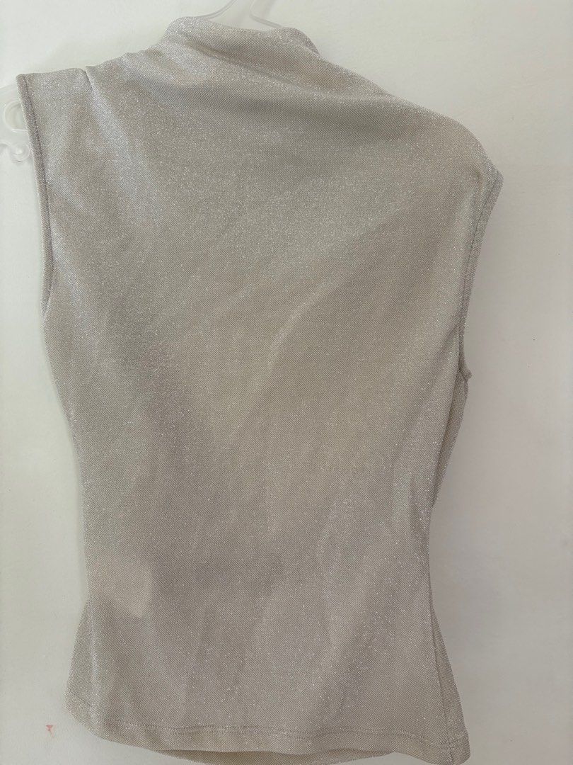 H&M Sleeveless Top - XS (Category: Sleeveless) located in Imus. Submitted by collset (Listing ID 1404634355, Image 2). Description: - H&M sleeveless top - Features a mock neck - Ruched detailing on the side - Shimmery, light beige color - Size XS.
