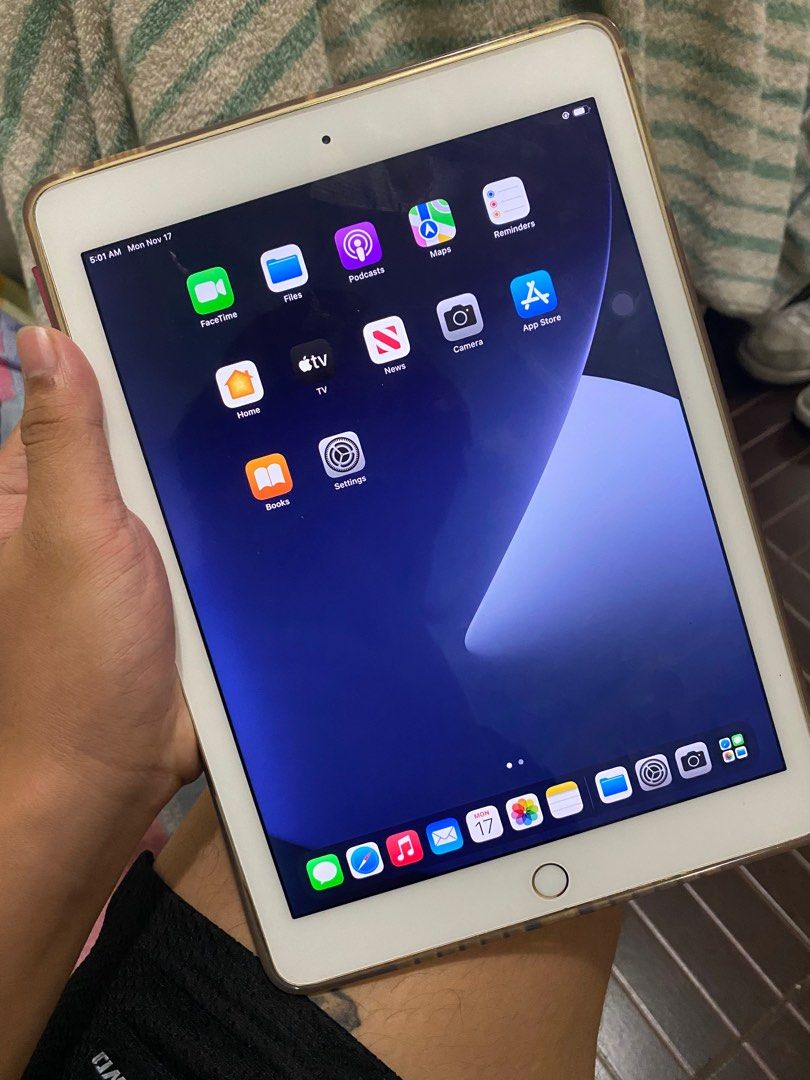 Ipad Air 2 (Category: iPad) located in San Rafael. Submitted by kuyabribri (Listing ID 1404586687, Image 1). Description: Ipad Air 2 - 32gb - No issue - mild scratches lang sa likod but no problem naman aside from that - camera no issue nasa post yung picture.