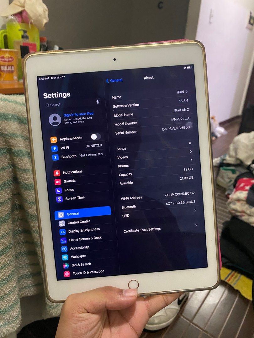 Ipad Air 2 (Category: iPad) located in San Rafael. Submitted by kuyabribri (Listing ID 1404586687, Image 2). Description: Ipad Air 2 - 32gb - No issue - mild scratches lang sa likod but no problem naman aside from that - camera no issue nasa post yung picture.