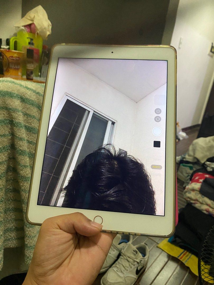 Ipad Air 2 (Category: iPad) located in San Rafael. Submitted by kuyabribri (Listing ID 1404586687, Image 3). Description: Ipad Air 2 - 32gb - No issue - mild scratches lang sa likod but no problem naman aside from that - camera no issue nasa post yung picture.