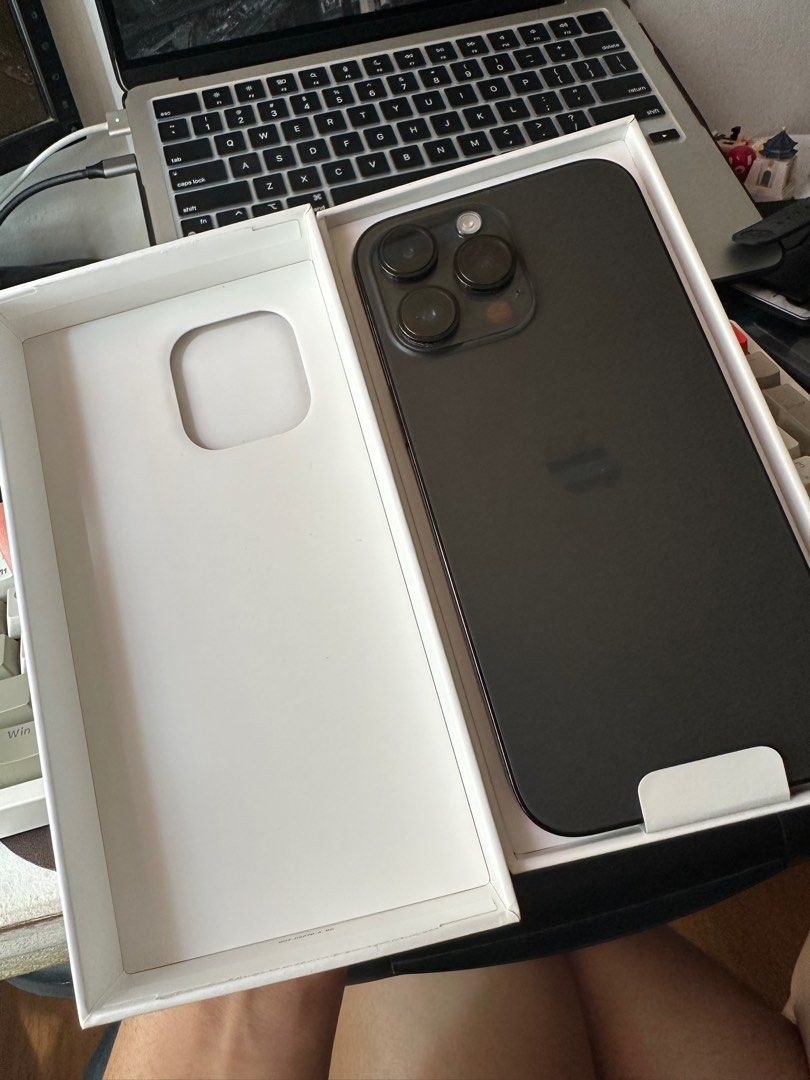 iPhone 14 Pro Max 256gb (Category: iPhone 14 Series) located in Makati City. Submitted by dyitro (Listing ID 1404628066, Image 3). Description: iPhone 14 Pro Max 256gb 76% battery health.