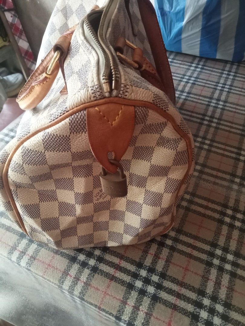 Louis Vuitton Damier Ebene Speedy 30 (Category: Luxury Bags & Wallets) located in Sagay. Submitted by kennie_3377 (Listing ID 1404608517, Image 3). Description: - Authentic Louis Vuitton Speedy 30 handbag - Damier Ebene canvas - Top zip closure - Rolled leather handles - Includes padlock - Leather tag with Louis Vuitton Paris Made in France stamp - Serial number: M54177.