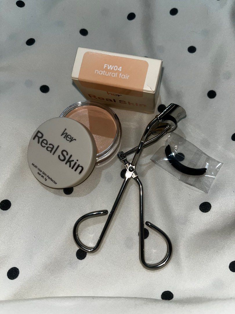 Makeup Bundle Her Real Skin pot concealer Glamfix eyelash curler (Category: Makeup) located in Manila. Submitted by shamusubi (Listing ID 1404651300, Image 2). Description: Her beauty pot concealer in Natural Fair Orig price: 199 (Always sold out on TK) Rfs: wrong shade Condition: swatch only. Comes with the box Glam fix eyelash curler Orig price: 179 Rfs: want a color gold curler hehe Conditon: new but no box .