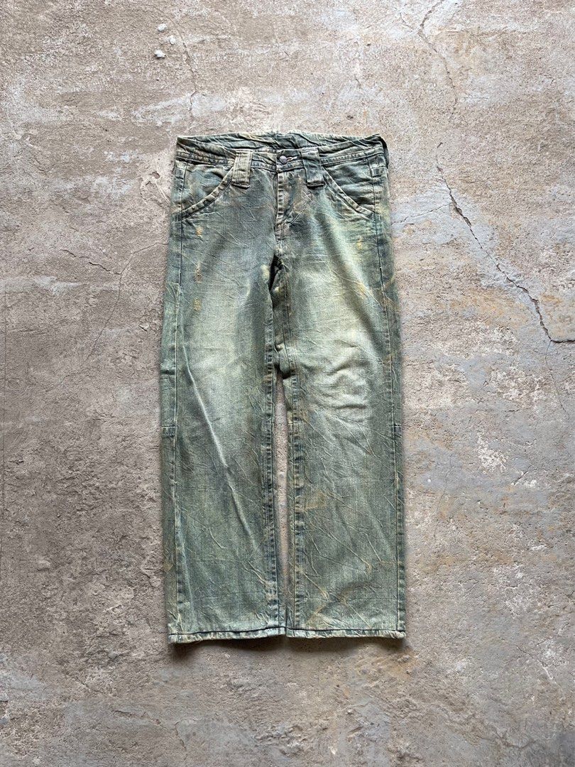 Mudwash Retro Jeans (Category: Jeans) located in Caloocan City. Submitted by archivesgallery_ (Listing ID 1404642965, Image 1). Description: Mudwash Retro Jeans Waist: 32 Inseam: 28.5 Length: 39 Leghole: 8.5 Thigh: 10 Issue: pocket button missing .