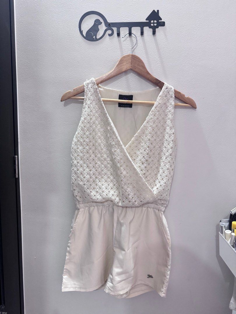 Plains & Prints Cute Romper (Category: Rompers) located in Bulacan. Submitted by operationdeclutter96 (Listing ID 1404581889, Image 1). Description: Cute cream romper. I bought this for 2k in Plains and Prints and selling it low as it’s not fitting anymore😅 Flaw, nagka super small stain sya sa bandang short part. See pic.
