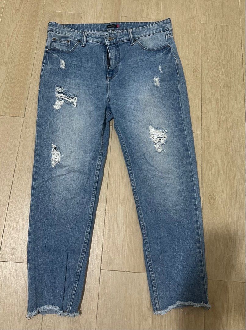 Plus sise denim tattered denim jeans (Category: Jeans) located in Quezon City. Submitted by shopmyaleah (Listing ID 1404707934, Image 1). Description: Sm Woman Plus 1XL Fits 34-35 waist Pls see photo for zoomed in pics of pants / flaws .
