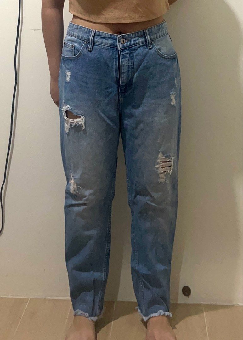 Plus sise denim tattered denim jeans (Category: Jeans) located in Quezon City. Submitted by shopmyaleah (Listing ID 1404707934, Image 2). Description: Sm Woman Plus 1XL Fits 34-35 waist Pls see photo for zoomed in pics of pants / flaws .