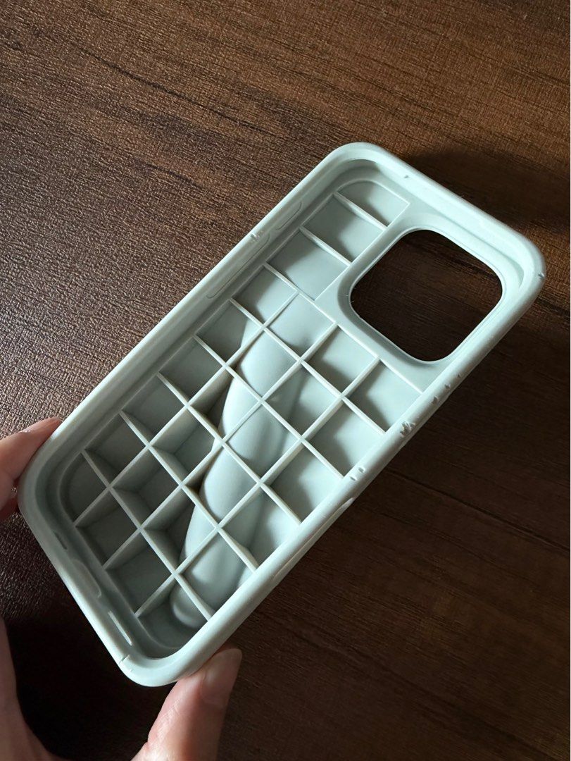 Original Rhode Lip Case Iphone 16 pro (Category: Cases & Sleeves) located in Makati City. Submitted by luxebymais (Listing ID 1404611963, Image 2). Description: Rhode Lip Case Iphone 16 pro • like new but just had scratches from the drawer • Just used few times • Bought this directly from the Rhode website! Rfs: Got a new phone! Message for more photos :).