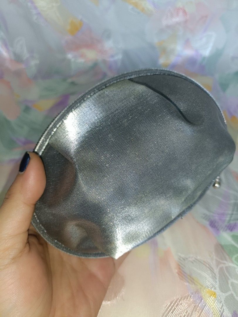 S. Giovanni Nylon Pouch Organizer (Category: Makeup) located in San Pedro. Submitted by elevens_online_thrift_shop (Listing ID 1404610400, Image 3). Description: Condition: Good as New Material: Nylon Size: Medium Declaration: Good Condition.