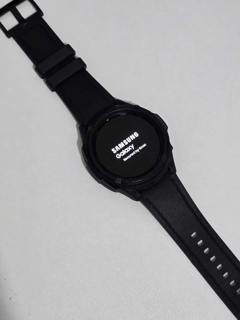 Samsung Galaxy Watch 6 Classic (40mm) (Category: Wearables & Smart Watches) located in Makati City. Submitted by armandothethird (Listing ID 1404705127, Image 3). Description: Samsung Galaxy Watch 6 Classic GOOD AS NEW - Black, 40mm - S/M Original Strap - Ring protection included (installed) - Watch case (installed) - Original box and charger included Bought from Samsung Store at Robinsons (Original SRP; P16,990) Lightly used and not being used a