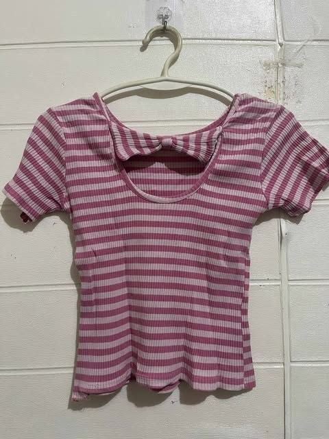 Pink Sleeve Stripe Crop Top (Category: Others Tops) located in Cavite. Submitted by cvshops (Listing ID 1404749465, Image 2). Description: xs-med no issues! see 2nd pic for back details.