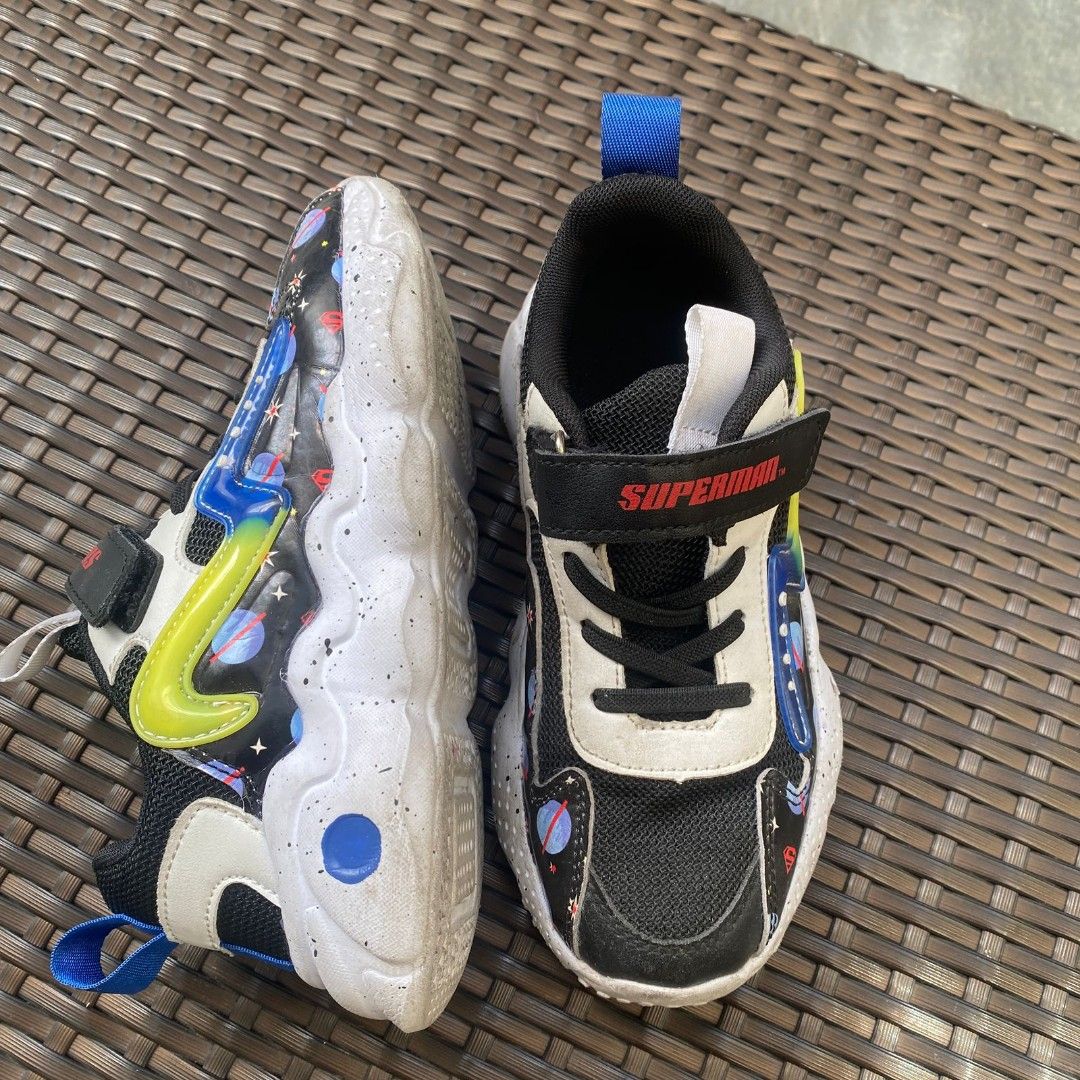 Superman Sneakers Kid's Rubber Shoes (Category: Babies & Kids Fashion) located in Quezon City. Submitted by Ola_G (Listing ID 1404602843, Image 2). Description: Size 32🦸‍♀️ bought for P700 from SM Store.