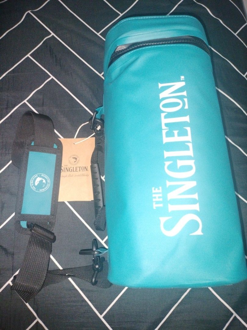 The Singleton Cooler Bag (Category: Sling Bags) located in Manila. Submitted by edlavapie (Listing ID 1400993390, Image 2). Description: Bag Only No issue Interested? Got questions? Send me a message!.