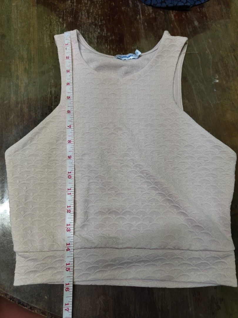 Valleygirl Tank top (Category: Sleeveless) located in Manila. Submitted by declutterwithme0809 (Listing ID 1404719540, Image 3). Description: - Tank top - deisign indicated in photo - fit - Size S - Made of smooth fabric - Versatile and classic style - 16 inches long All items can be shipped thru lalamove,JRS,LBC. (no to free shipping) if i can't reply asap you can also message me on messenger: via martinez or me on my number: 09612095878.