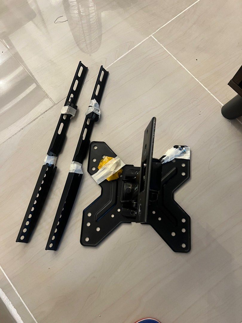 Westinghouse TV Wall Mount (Category: TV Parts & Accessories) located in Manila. Submitted by kilogramdynamite (Listing ID 1404769715, Image 2). Description: - Westinghouse TV wall mount - Includes main bracket and two extension arms - Color: Black - Condition: Good - Securely holds your TV on the wall - Space-saving and aesthetically pleasing.