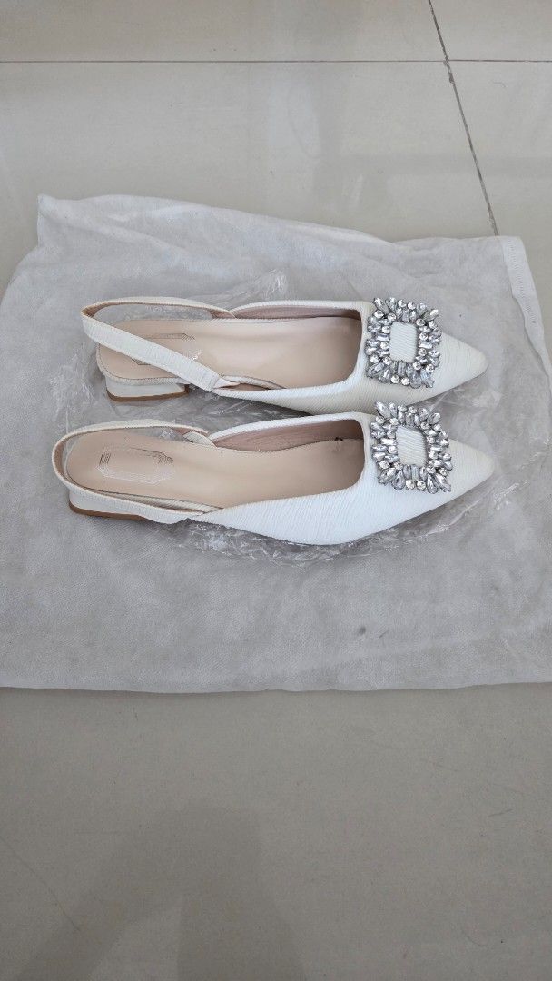 White Slingback Heels with Rhinestone Buckle (Category: Heels) located in Quezon City. Submitted by donbarero (Listing ID 1404611253, Image 1). Description: - White slingback heels - Pointed toe - Sparkling rhinestone buckle - Low block heel for comfort - Unworn condition - Comes with original packaging - Ideal for special occasions.
