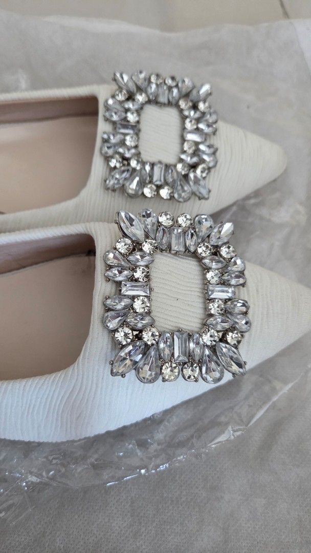 White Slingback Heels with Rhinestone Buckle (Category: Heels) located in Quezon City. Submitted by donbarero (Listing ID 1404611253, Image 3). Description: - White slingback heels - Pointed toe - Sparkling rhinestone buckle - Low block heel for comfort - Unworn condition - Comes with original packaging - Ideal for special occasions.