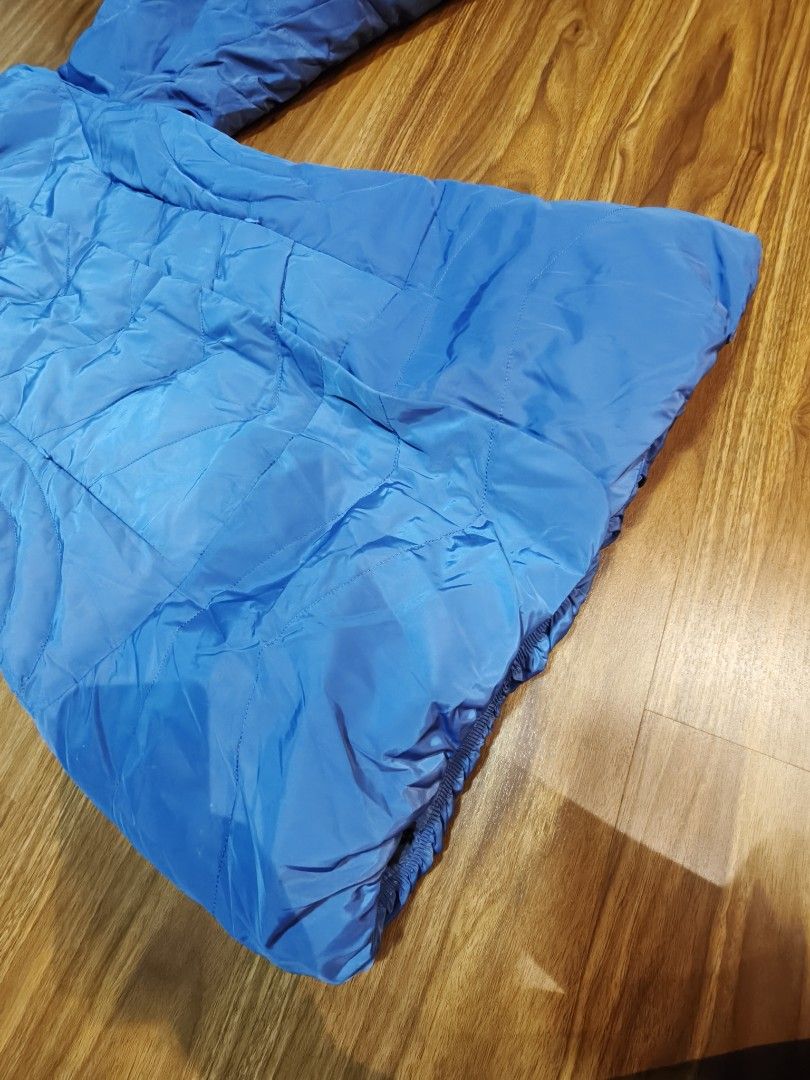 Winter Jacket (Category: Coats, Jackets and Outerwear) located in Singapore. Submitted by preloving_ddh (Listing ID 1404656096, Image 3). Description: worn once or twice for a trip. can stand temp 5-15°C.