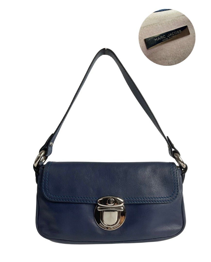Auth Marc Jacobs pochette (Category: Luxury Bags & Wallets) located in Caloocan City. Submitted by siftedthriftedph (Listing ID 1404919438, Image 1). Description: Vintage Marc Jacobs pochette Ganda ng leather Y2K vibes Signs of use sa leather and hardwares and inner lining needs cleaning L-9in x H-5in.