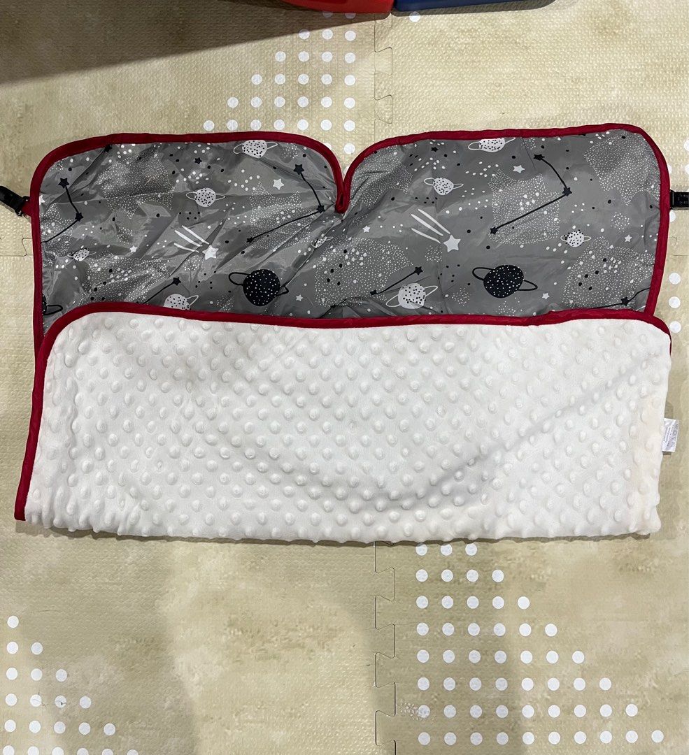 Baby Stroller Warm and Waterproof Blanket (Category: Strollers) located in Quezon City. Submitted by a.celistine (Listing ID 1404909536, Image 2). Description: ▫️Stroller Blanket - 300.00 Never used, washed only No lowballers. Last price already. Malolos, Bulacan JNT courier.