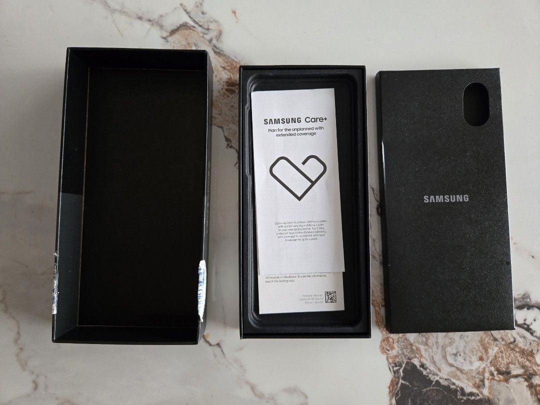 Box Only Samsung Z Flip 4 (Category: Samsung) located in Makati City. Submitted by cmiguel1234 (Listing ID 1404809191, Image 2). Description: Box Only Z Flip 4.