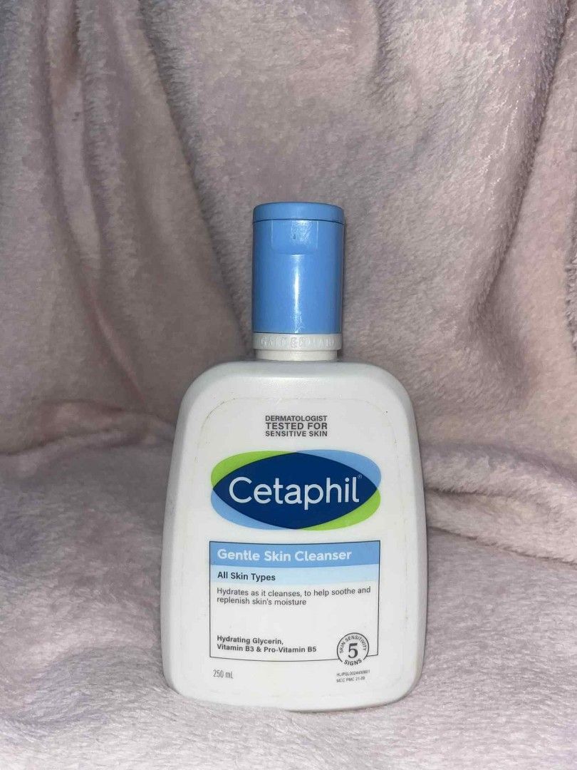Cetaphil Cleanser (Category: Face Care) located in Quezon City. Submitted by s_cares (Listing ID 1404914734, Image 1). Description: Bought from watsons Rfs: Not hiyang 65% full Location: Project 8 Quezon City Open for Meet up.