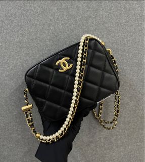 (Category: ) located in . Submitted by neverfull_luxury_sg (Listing ID 1404825864, Image 1). Description: .