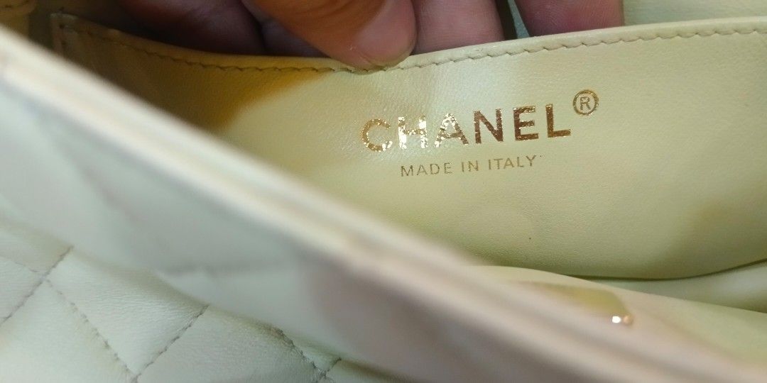 Chanel mini flap Bag (Category: Luxury Bags & Wallets) located in Legazpi City. Submitted by georgepineda791 (Listing ID 1404777633, Image 2). Description: Preloved Chanel Mini Flap in lambskin ✨ Quilted with matte gold hardware and a rare flower-design push-button chain for easy adjusting. With CC underzip & verification chip. Minimal flaws only—tiny hairline scratches that don’t lessen its beauty at all. Ukay-selected and very rare. Price is ju