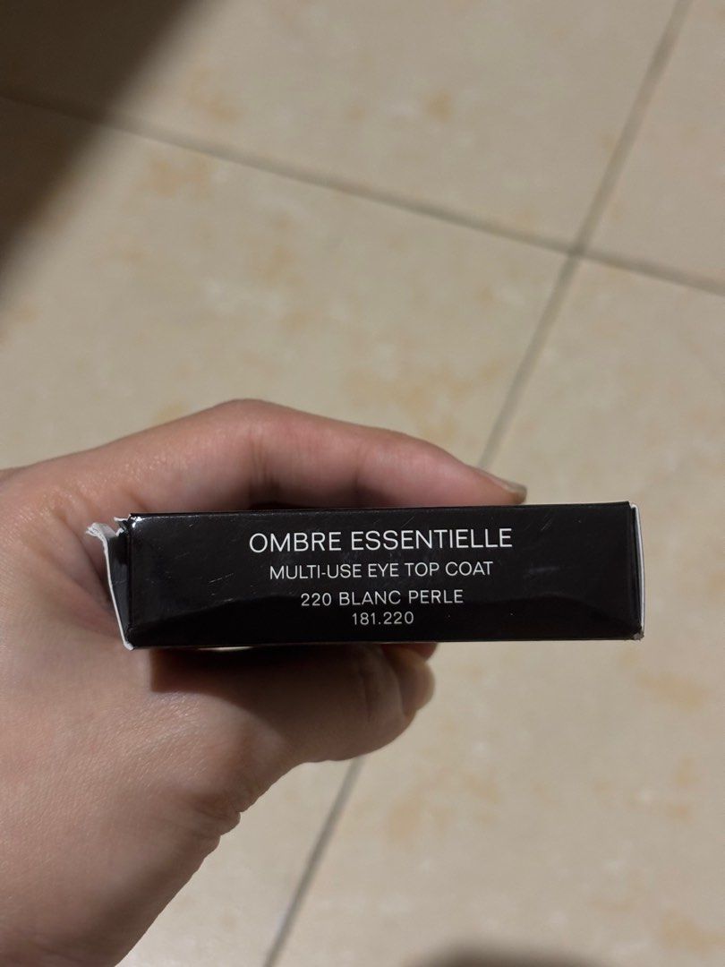 Chanel Ombre Essentielle Multi-Use Top Coat (Category: Makeup) located in Santa Rosa. Submitted by aburipoke (Listing ID 1401304756, Image 3). Description: brand new 220 blanc perle srp $40.