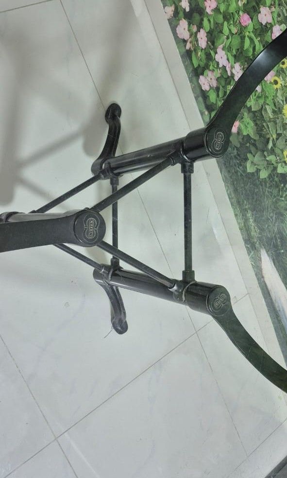 Dining table (Category: Tables & Sets) located in Singapore. Submitted by kempjeni (Listing ID 1404778260, Image 1). Description: lightly used. looks new..