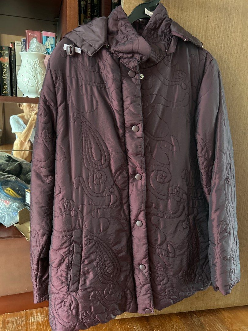 Down jacket (Category: Coats, Jackets and Outerwear) located in Singapore. Submitted by ouryuki (Listing ID 1404814147, Image 2). Description: .