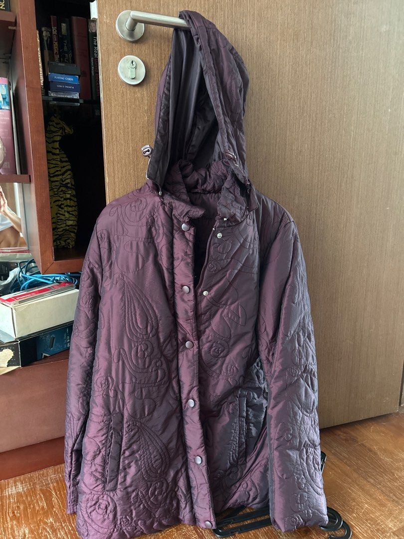 Down jacket (Category: Coats, Jackets and Outerwear) located in Singapore. Submitted by ouryuki (Listing ID 1404814147, Image 1). Description: .
