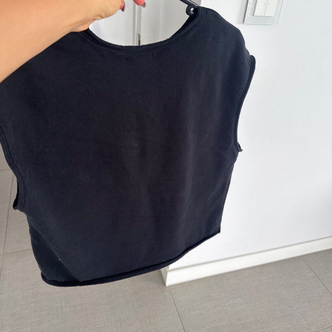 Fendi size 8 black women top sleeveless (Category: Women's Clothes) located in Sydney. Submitted by sydneybargain (Listing ID 1404895885, Image 2). Description: Not authentic hence the low price .