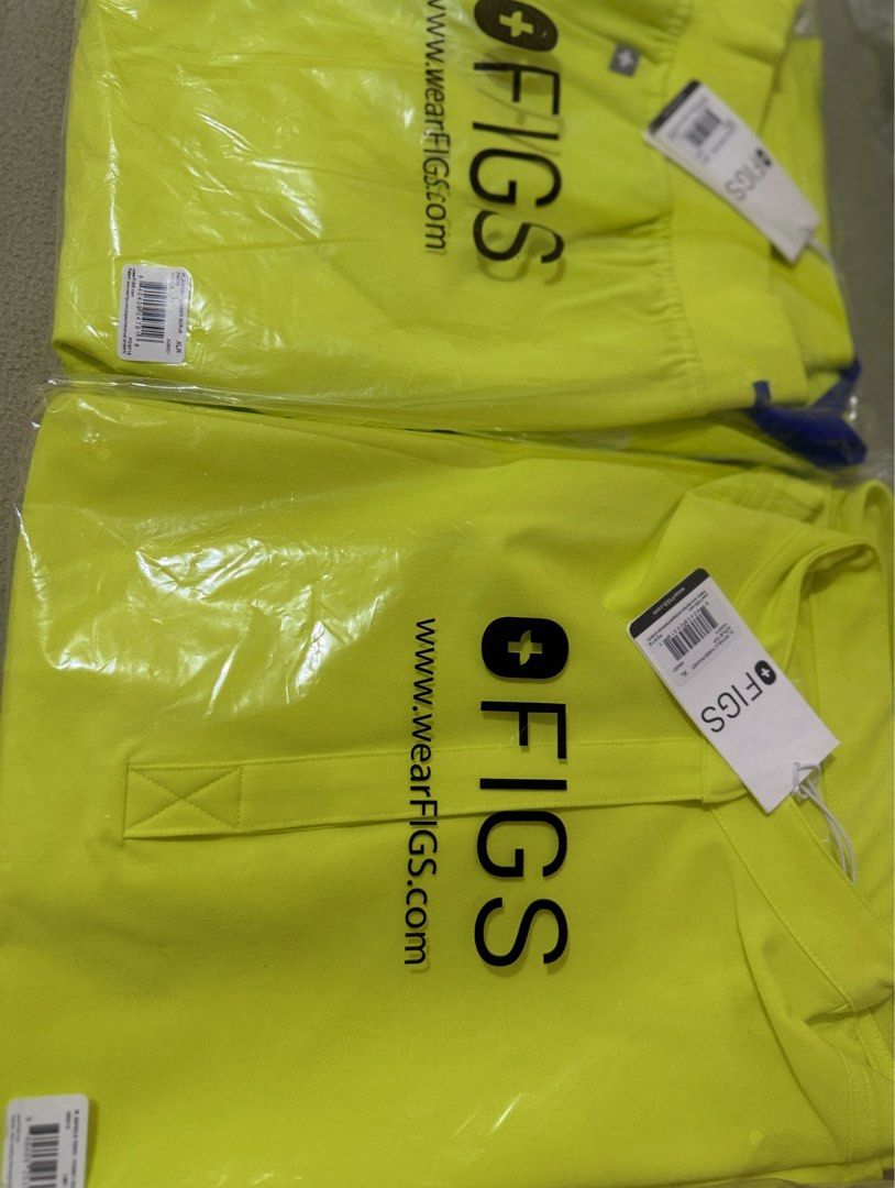 FIGS Scrubs Set - serving lime XL (Category: Sets or Coordinates) located in Quezon City. Submitted by declutter_p (Listing ID 1404899456, Image 2). Description: ✨Location: QC/North Cal ✨Payment first before shipping ✨MOP: Gcash ✨Delivery: Lalamove around metro manila. LBC for provincial areas 📦🚚 ONHAND and ready to ship.