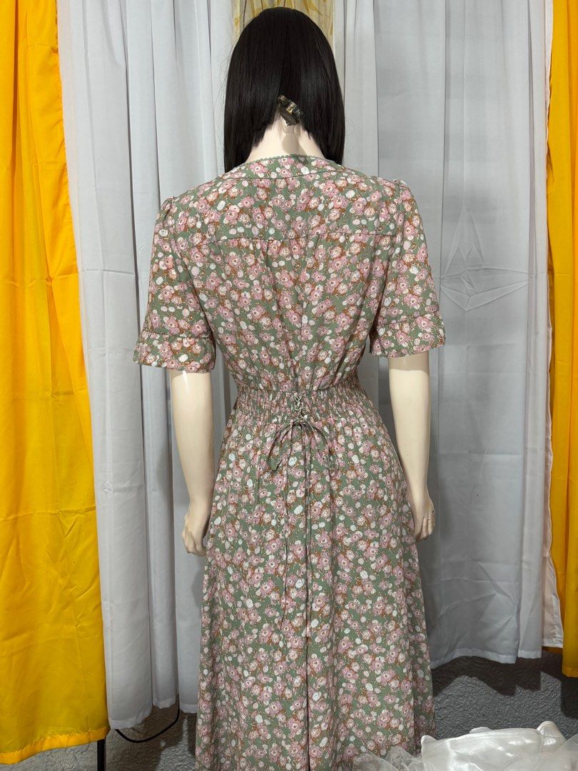 Floral V-Neck Maxi Dress (Category: Dresses) located in Quezon City. Submitted by everydayessentialsstudio (Listing ID 1404872262, Image 3). Description: A charming floral maxi dress with a flattering V-neckline and soft silhouette. Perfect for a casual day out or weekend brunch. Features: •Medium to Large • Floral print • Maxi length • Soft, breathable fabric • Cinched waist for a flattering fit #FloralDress #PrelovedDressPH #ClosetReVibe #OOTDD