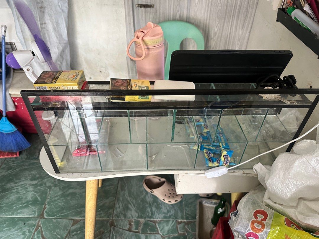 glass stante for candy (Category: Industrial Equipment) located in Pasig City. Submitted by goldencloud_6b2c3a (Listing ID 1404879142, Image 1). Description: For sale glass stante pag gummies hindi nilalaggam loc cainta/pasig.