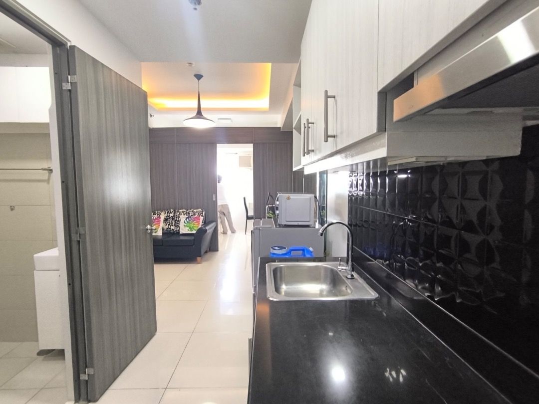 GREEN RESIDENCES 1BR FOR RENT (Category: Apartments & Condos) located in Manila. Submitted by lorin.bindal (Listing ID 1149689507, Image 3). Description: LOCATED BESIDE DE LA SALLE UNIVERSITY TAFT BESIDE ANDREW BUILDING 1BEDROOM FURNISHED WITH AIRCON AND WATER HEATER 24SQM FACING MAKATI SKYLINE FREE USE OF AMENITIES SWIMMING POOL FITNESS GYM GAME ROOM STUDY LOUNGE SKYLOUNGE CONTACT US 0915 619 2740.