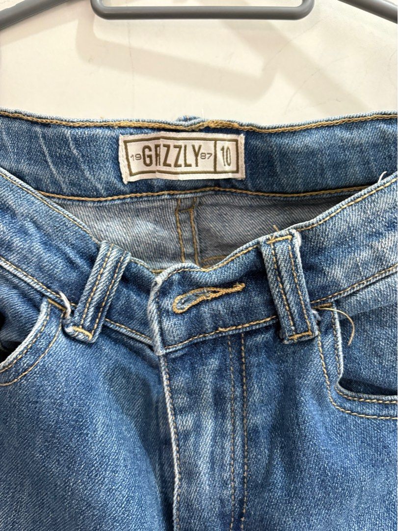 Grizzly Maong Pants size 10 (Category: Babies & Kids Fashion) located in General Trias. Submitted by bella1026 (Listing ID 1404812845, Image 2). Description: Grizzly maong pants Size 10.