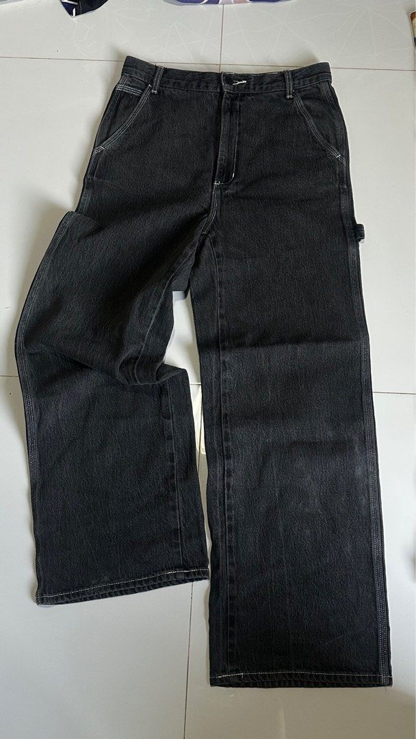 GU Jeans XL Black Carpenter Jeans Reverse Stitch (Category: Jeans) located in Mandaluyong City. Submitted by fleurrrrvirgo (Listing ID 1404829963, Image 2). Description: - GU black carpenter jeans - Size: XL - White stitching details - Button closure - Multiple pockets - Straight leg fit Reverse stitch Contrast stitch.