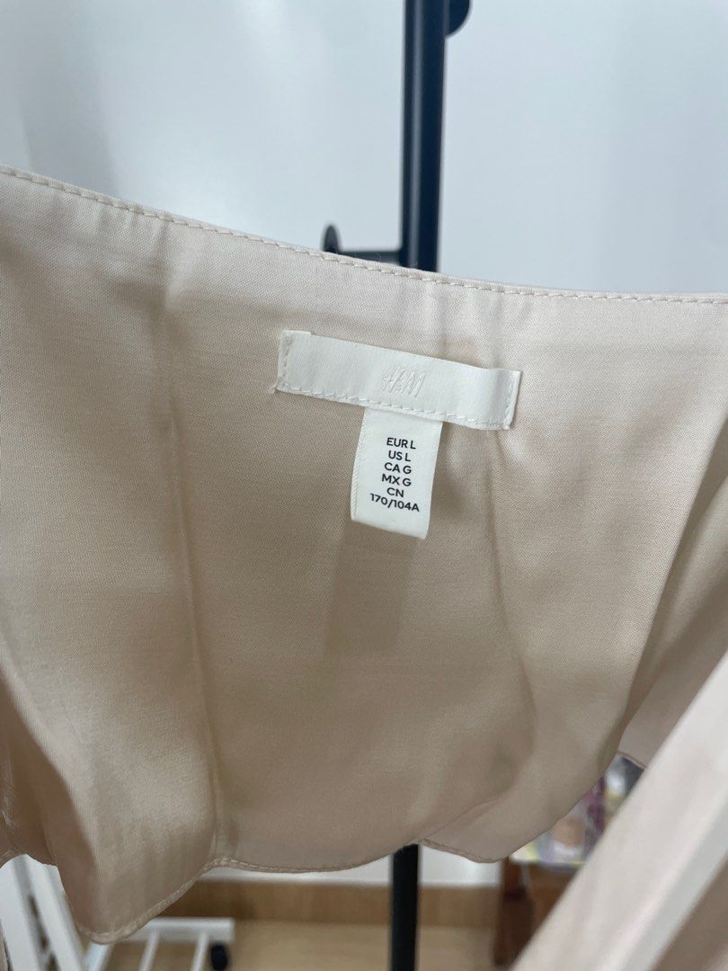 H&M Satin Cowl Neck Crop Top (Category: Sleeveless) located in Pasig City. Submitted by bcab93 (Listing ID 1404853482, Image 2). Description: - Has light plastic boning to help maintain the top’s structure while worn - Side invisible zip closure - Pretty champagne color - Minor defects shown in pictures (small runs in the fabric on the side of the top and some staining from the buckle on the back of the straps) - Further discounts can be given if
