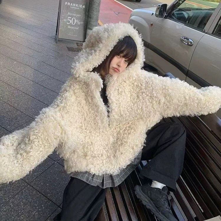 jacket (Category: Coats, Jackets and Outerwear) located in Singapore. Submitted by hui_huiii (Listing ID 1404934511, Image 5). Description: .